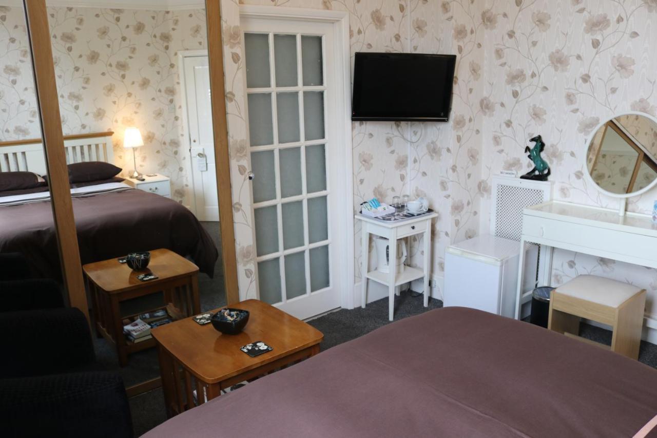 Bed and Breakfast Telford House Milton Keynes Esterno foto