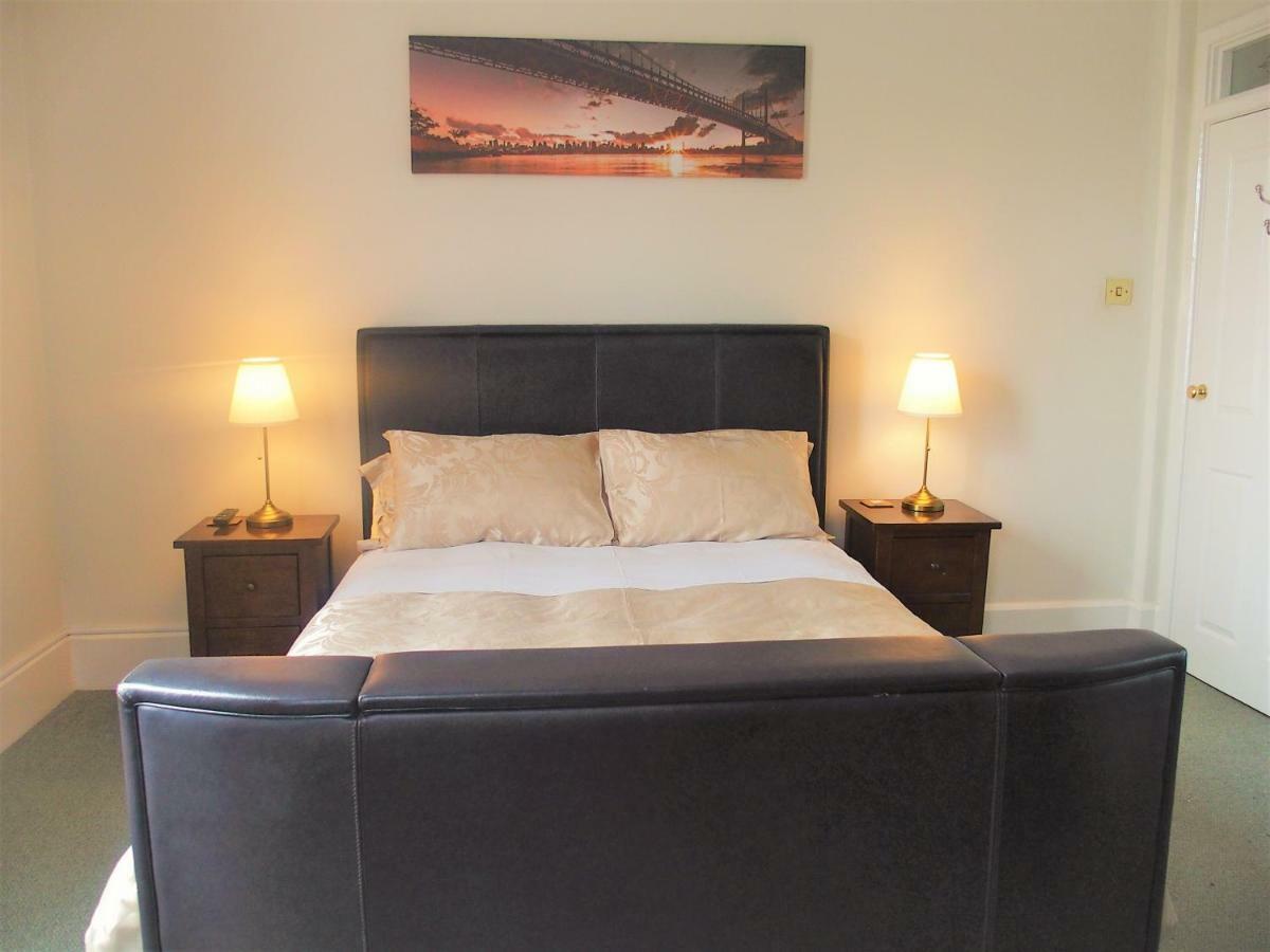 Bed and Breakfast Telford House Milton Keynes Esterno foto