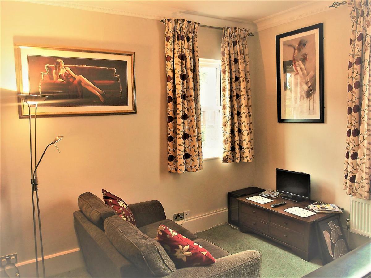 Bed and Breakfast Telford House Milton Keynes Esterno foto
