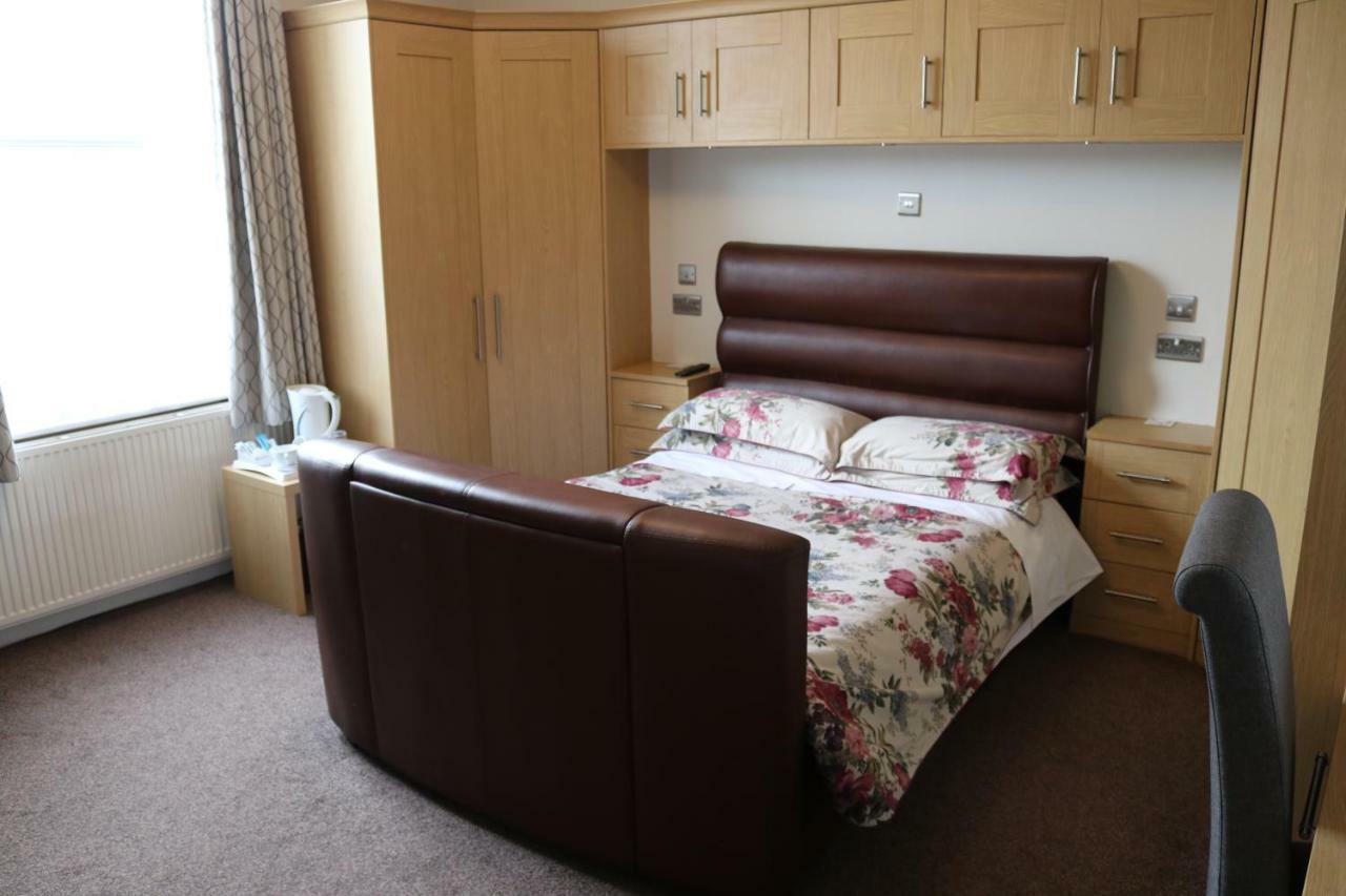 Bed and Breakfast Telford House Milton Keynes Esterno foto